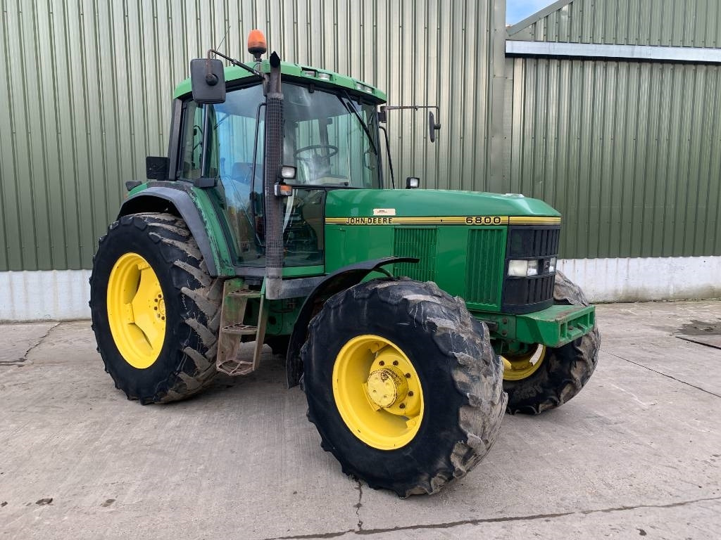 John Deere 6800 - Traktor: 2 kép. John Deere 6800 - Traktor: 2 kép.