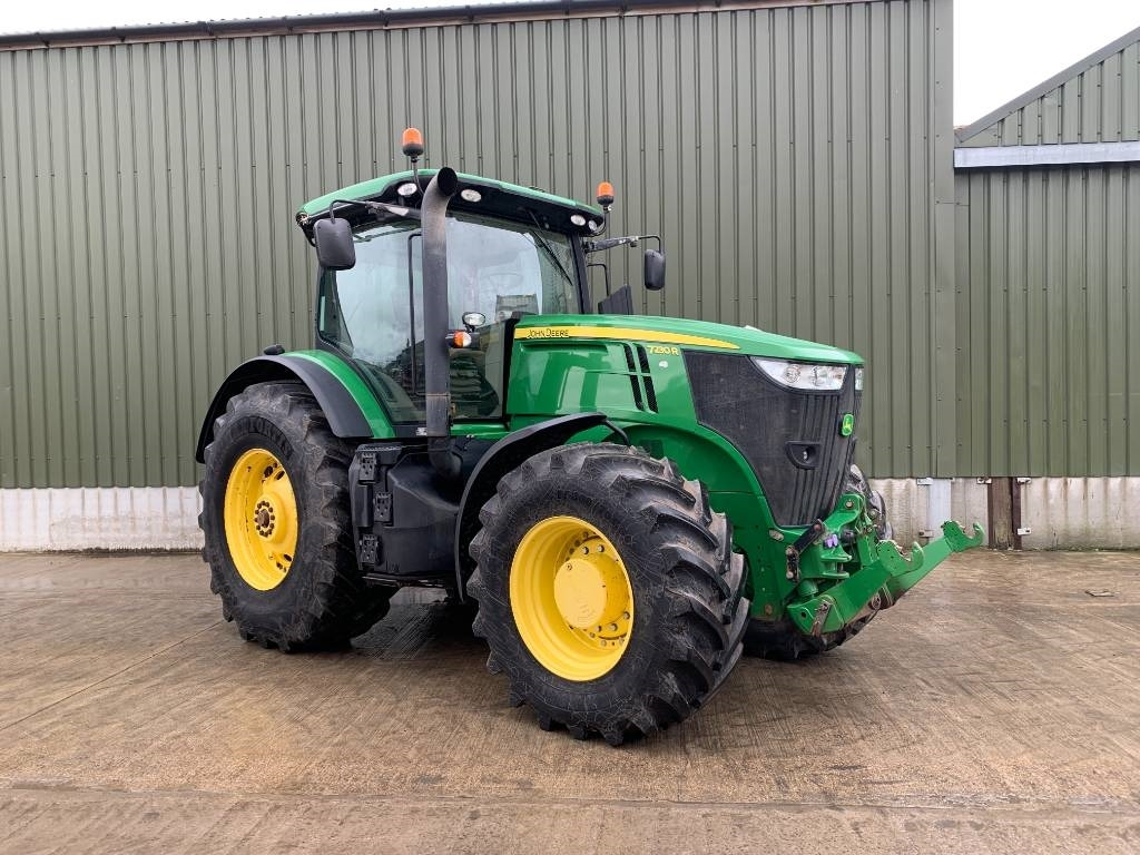 John Deere 7230 R - Traktor: 2 kép. John Deere 7230 R - Traktor: 2 kép.