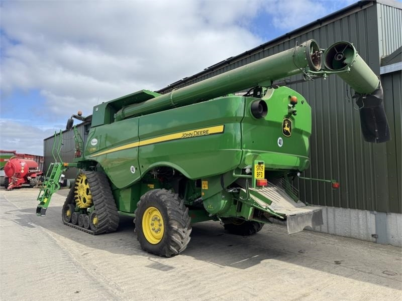 John Deere S785i c/w 735D - Betakarítógép tartozék: 2 kép. John Deere S785i c/w 735D - Betakarítógép tartozék: 2 kép.