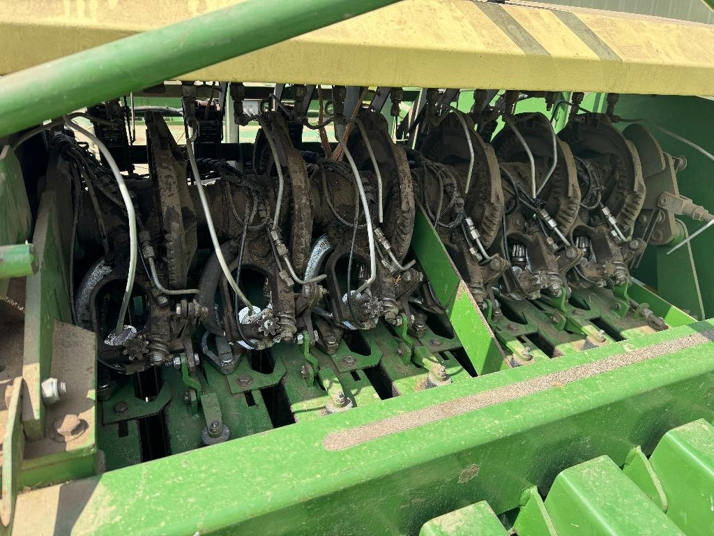Kocka bálázó Krone Big Pack 12130: 21 kép.