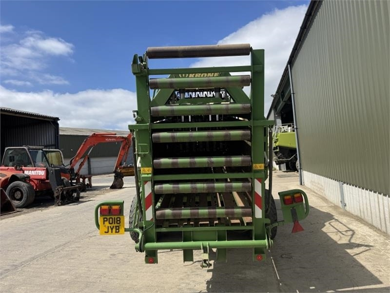 Krone Krone Big Pack 12130 Square Baler - Kocka bálázó: 3 kép. Krone Krone Big Pack 12130 Square Baler - Kocka bálázó: 3 kép.