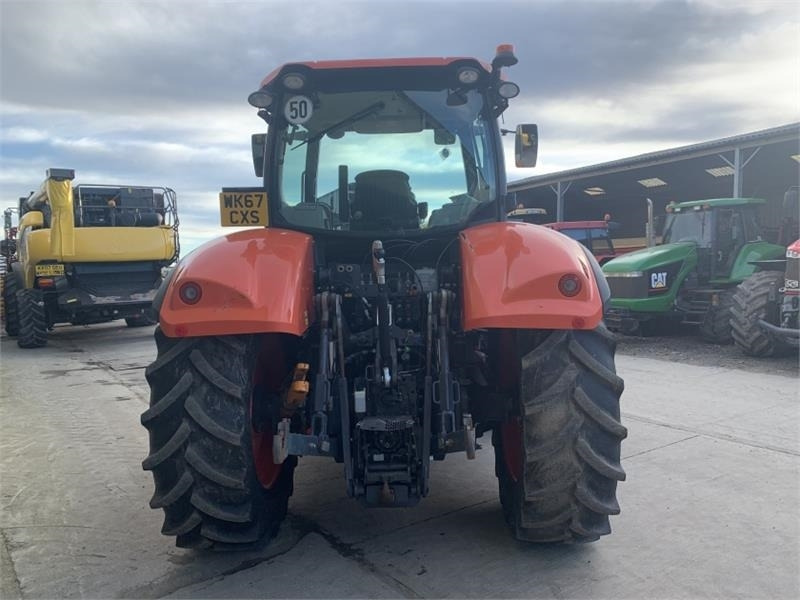 Kubota M7131 - Traktor: 5 kép. Kubota M7131 - Traktor: 5 kép.