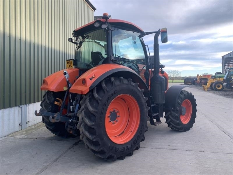 Kubota M7131 - Traktor: 4 kép. Kubota M7131 - Traktor: 4 kép.