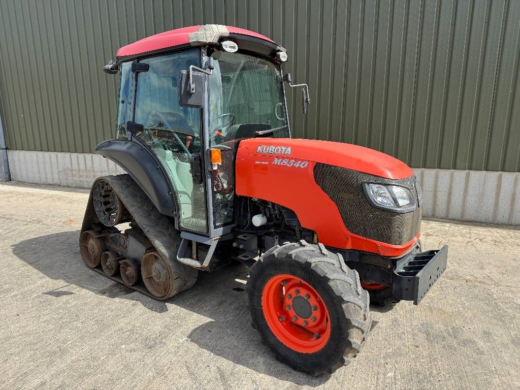 Kubota M8540 Narrow Half Track - Traktor: 3 kép. Kubota M8540 Narrow Half Track - Traktor: 3 kép.