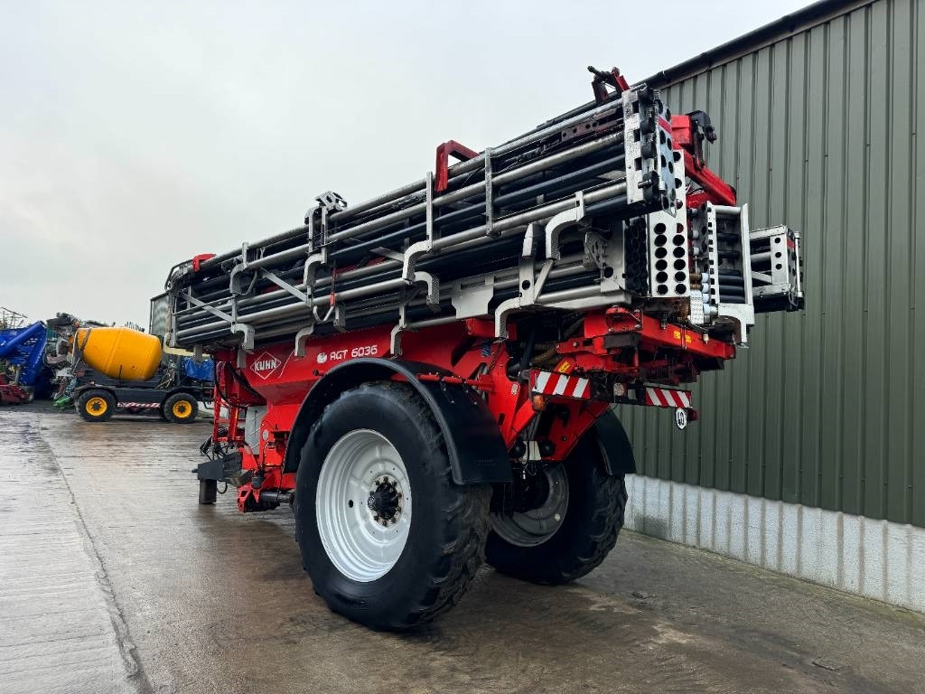 Kuhn AGT 6036 Boom Fertiliser Spreader - Műtrágyaszóró: 3 kép. Kuhn AGT 6036 Boom Fertiliser Spreader - Műtrágyaszóró: 3 kép.