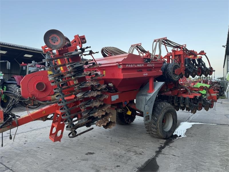 Kuhn Fastliner FL 4000 Seed Drill - Kombinált vetőgép: 4 kép. Kuhn Fastliner FL 4000 Seed Drill - Kombinált vetőgép: 4 kép.