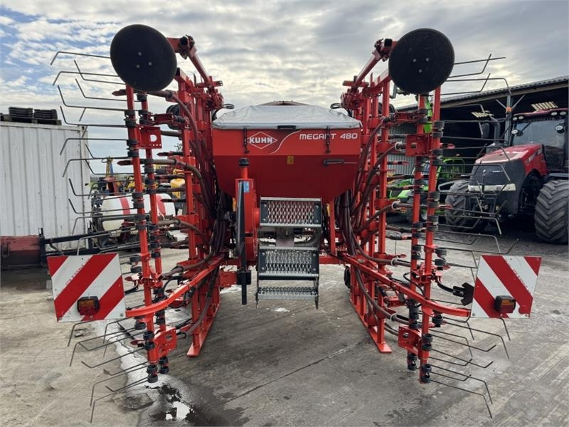 Kuhn Megant 480 Tine Drill - Kombinált vetőgép: 3 kép. Kuhn Megant 480 Tine Drill - Kombinált vetőgép: 3 kép.