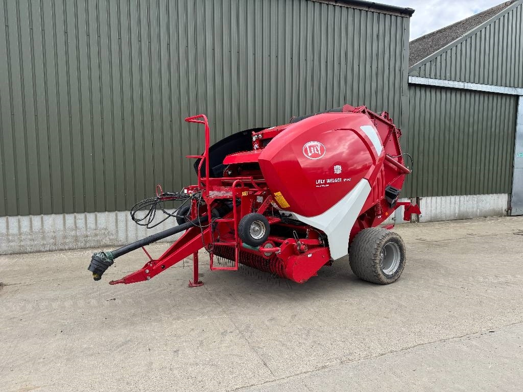 Lely Welger RP445 - Bálázó: 1 kép. Lely Welger RP445 - Bálázó: 1 kép.