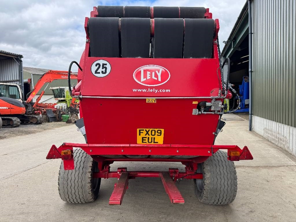 Lely Welger RP445 - Bálázó: 3 kép. Lely Welger RP445 - Bálázó: 3 kép.