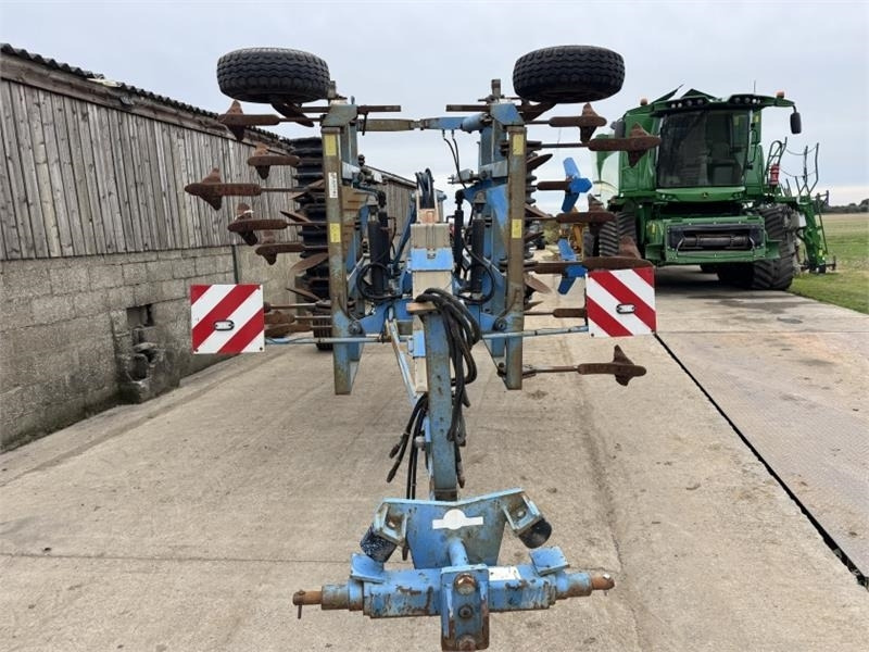 Lemken Thorit 400 Cultivator  - Talajmaró: 5 kép. Lemken Thorit 400 Cultivator  - Talajmaró: 5 kép.