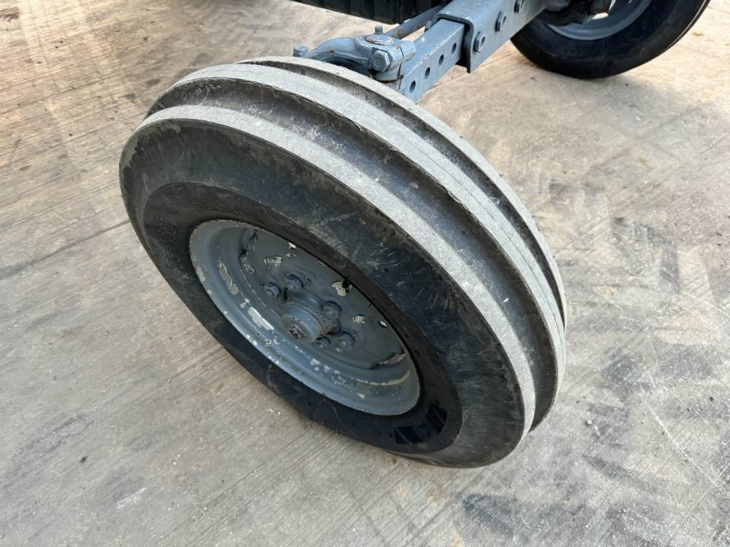 Traktor Massey Ferguson 185: 14 kép.