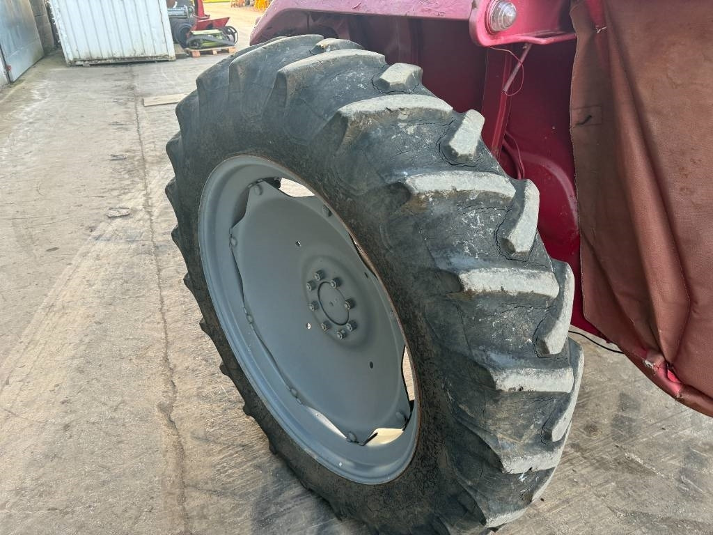 Traktor Massey Ferguson 185: 15 kép.