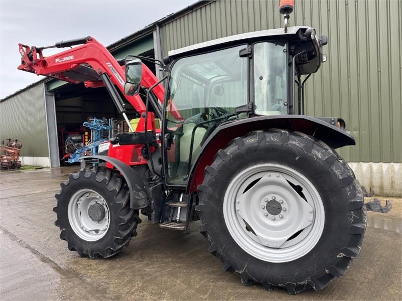 Massey Ferguson 4710 c/w FL.3522 Loader **Low Hours** - Traktor: 2 kép. Massey Ferguson 4710 c/w FL.3522 Loader **Low Hours** - Traktor: 2 kép.
