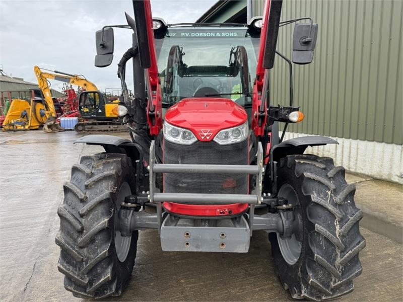 Massey Ferguson 4710 c/w FL.3522 Loader **Low Hours** - Traktor: 5 kép. Massey Ferguson 4710 c/w FL.3522 Loader **Low Hours** - Traktor: 5 kép.