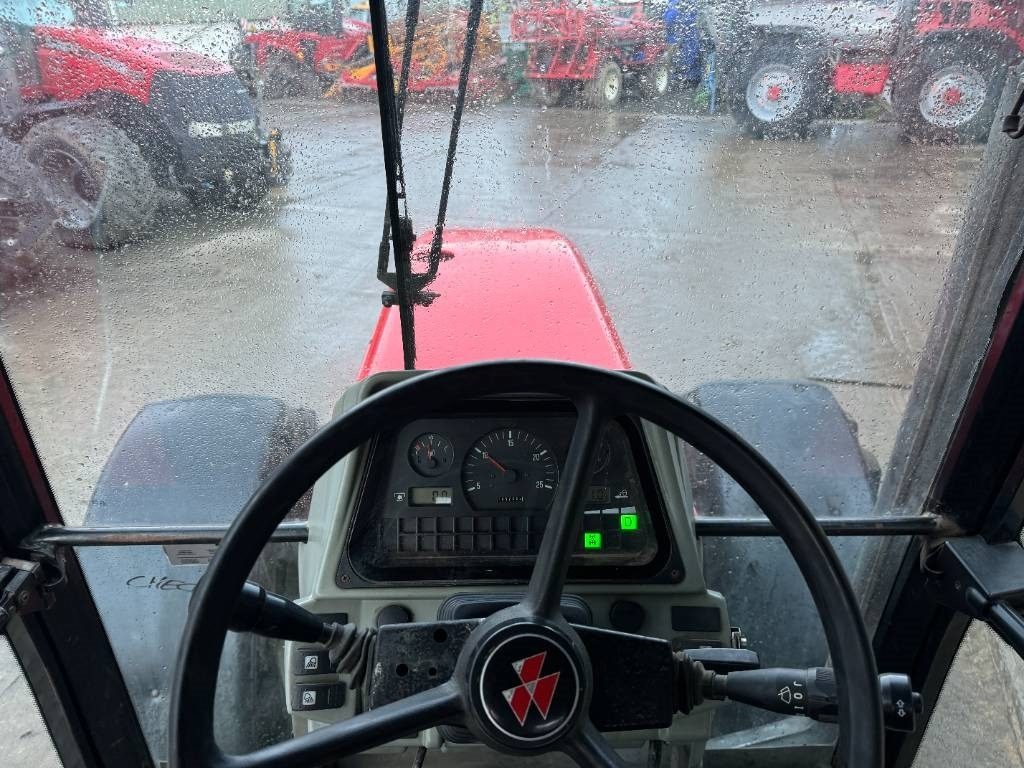 Traktor Massey Ferguson 8130: 10 kép.