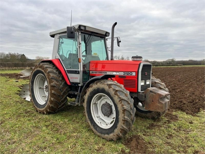Massey Ferguson Massey Ferguson 3120 Dynashift - Traktor: 3 kép. Massey Ferguson Massey Ferguson 3120 Dynashift - Traktor: 3 kép.