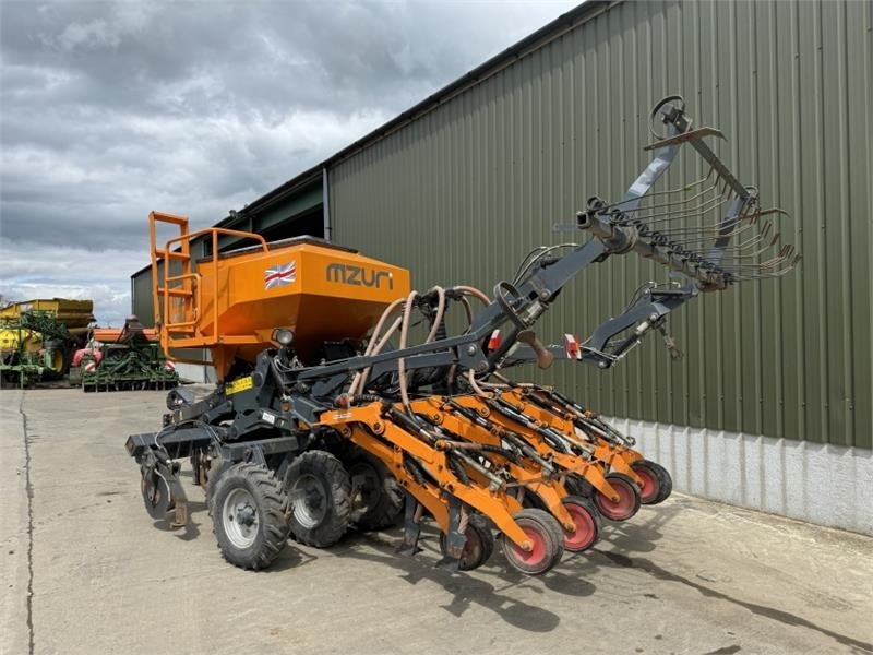 Mzuri Pro-Till 3T Seed Drill - Kombinált vetőgép: 3 kép. Mzuri Pro-Till 3T Seed Drill - Kombinált vetőgép: 3 kép.