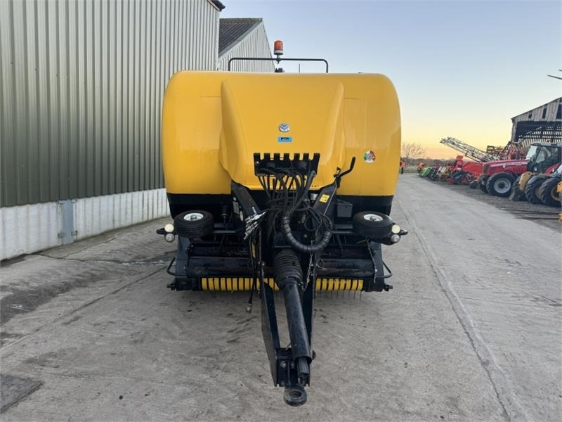 New Holland New Holland BB9060 Baler - Kocka bálázó: 5 kép. New Holland New Holland BB9060 Baler - Kocka bálázó: 5 kép.