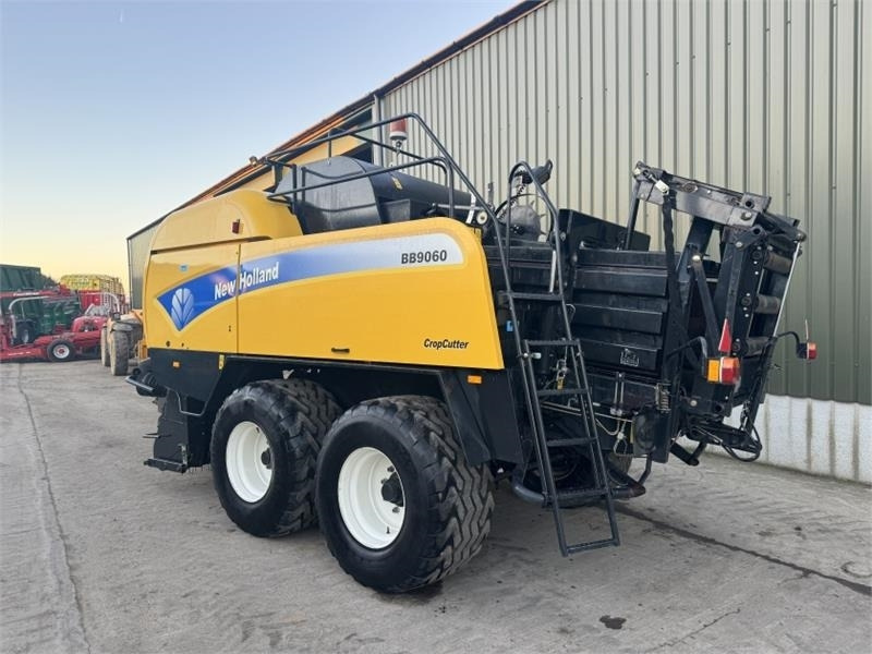 New Holland New Holland BB9060 Baler - Kocka bálázó: 2 kép. New Holland New Holland BB9060 Baler - Kocka bálázó: 2 kép.