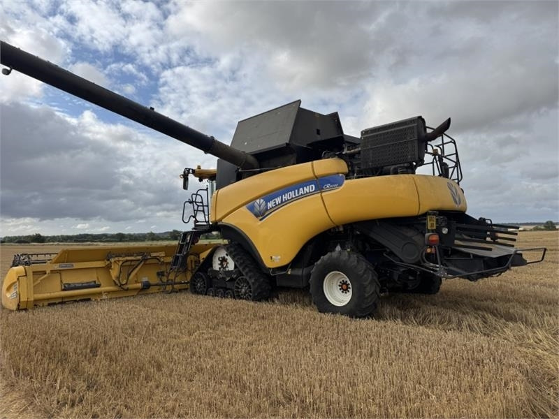 New Holland New Holland CR9090 Rotary Combine **Video Below** - Betakarítógép tartozék: 3 kép. New Holland New Holland CR9090 Rotary Combine **Video Below** - Betakarítógép tartozék: 3 kép.