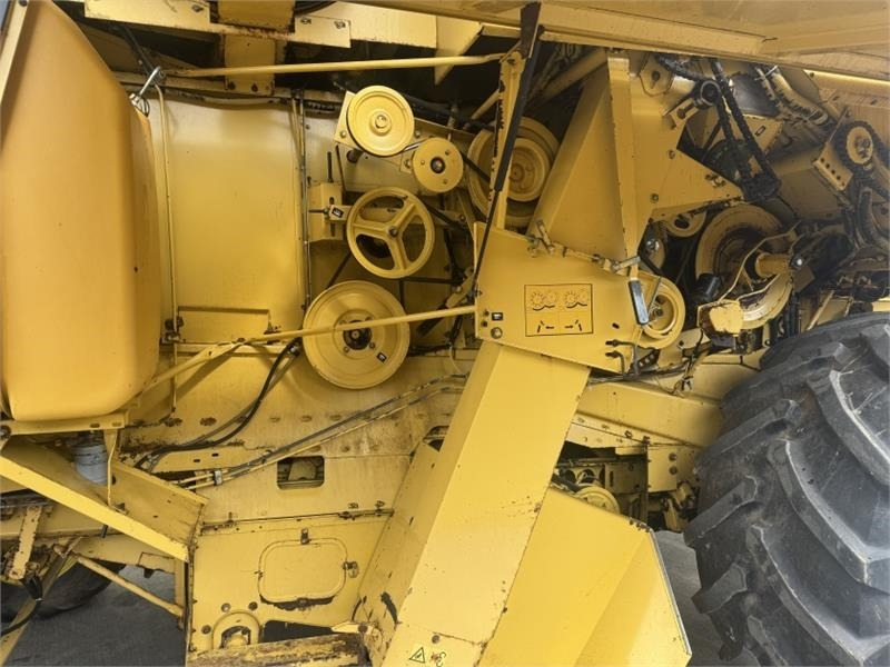 Betakarítógép tartozék New Holland New Holland TX65 c/w 17ft Header: 13 kép.