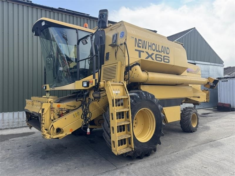 New Holland TX66 Combine Harvester c/w 20ft Header - Betakarítógép tartozék: 1 kép. New Holland TX66 Combine Harvester c/w 20ft Header - Betakarítógép tartozék: 1 kép.