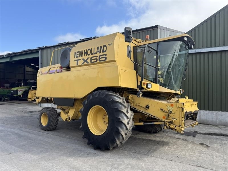 New Holland TX66 Combine Harvester c/w 20ft Header - Betakarítógép tartozék: 3 kép. New Holland TX66 Combine Harvester c/w 20ft Header - Betakarítógép tartozék: 3 kép.