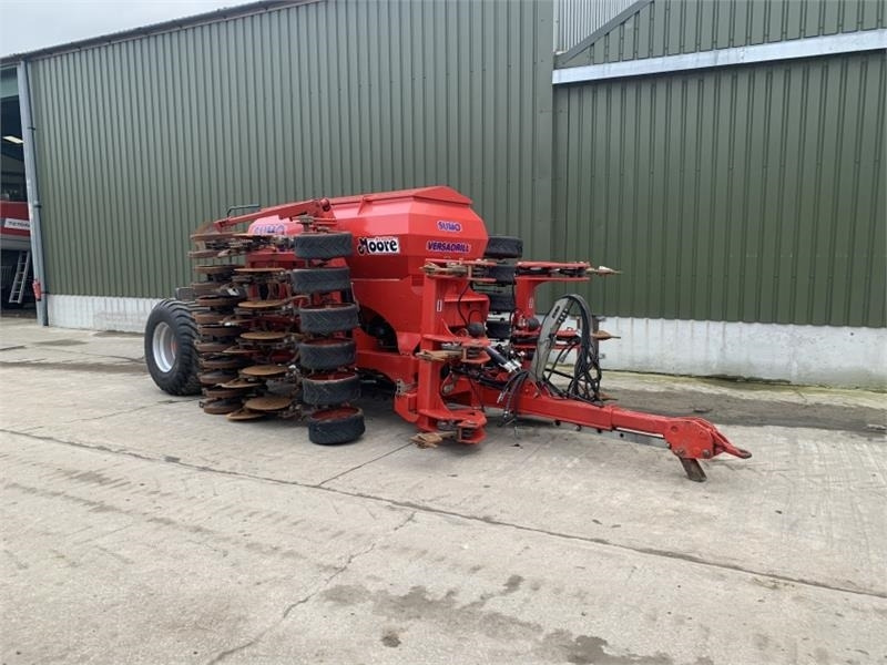 Sumo 4m Versadrill Moore System - Kombinált vetőgép: 1 kép. Sumo 4m Versadrill Moore System - Kombinált vetőgép: 1 kép.