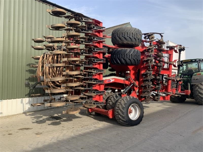 Sumo 6m Versa Plus Seed Drill - Kombinált vetőgép: 2 kép. Sumo 6m Versa Plus Seed Drill - Kombinált vetőgép: 2 kép.