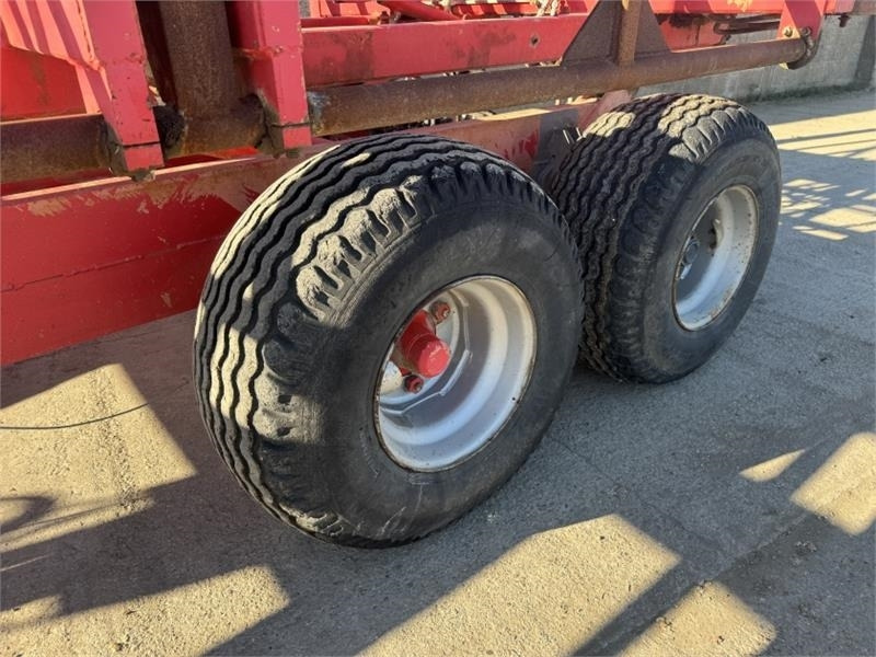 Timik MK 11 Square Bale Chaser/Stacker - Kocka bálázó: 5 kép. Timik MK 11 Square Bale Chaser/Stacker - Kocka bálázó: 5 kép.
