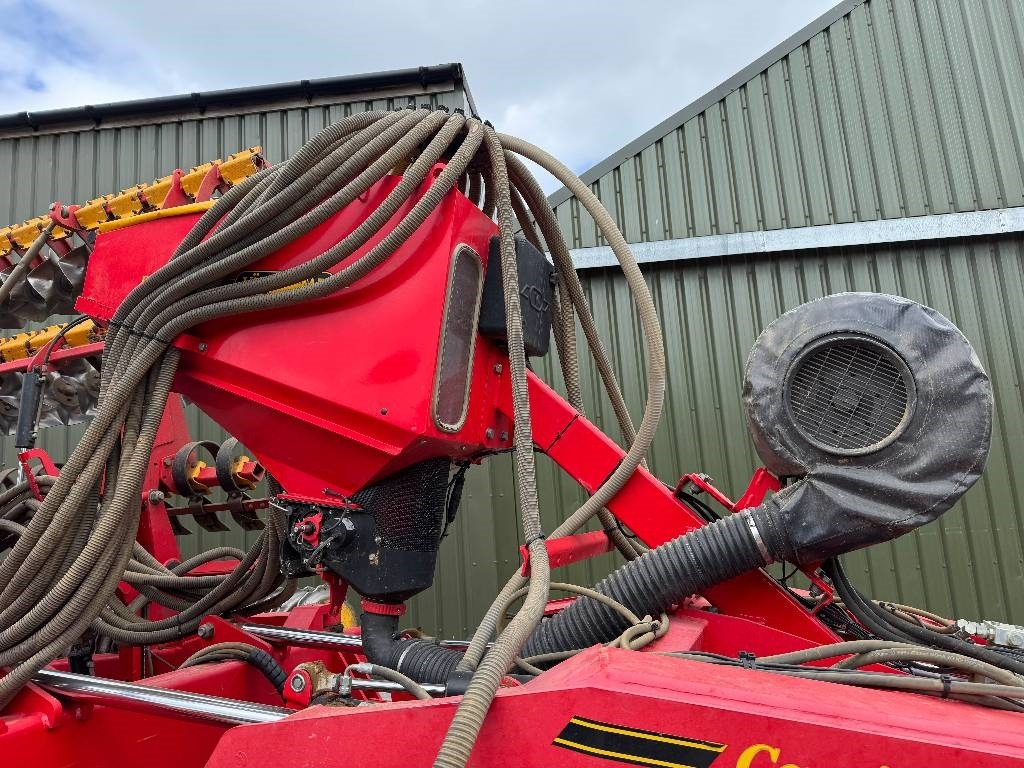 Vaderstad Bio Drill 360 - Szemenkénti vetőgép: 1 kép. Vaderstad Bio Drill 360 - Szemenkénti vetőgép: 1 kép.