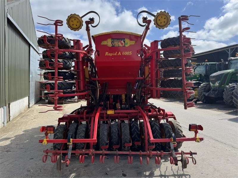 Vaderstad Rapid A600s **3 Row** - Kombinált vetőgép: 3 kép. Vaderstad Rapid A600s **3 Row** - Kombinált vetőgép: 3 kép.