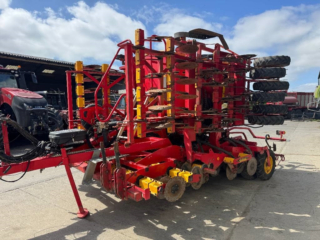 Vaderstad Rapid A600s **Wet Weather Kit** - Szemenkénti vetőgép: 4 kép. Vaderstad Rapid A600s **Wet Weather Kit** - Szemenkénti vetőgép: 4 kép.