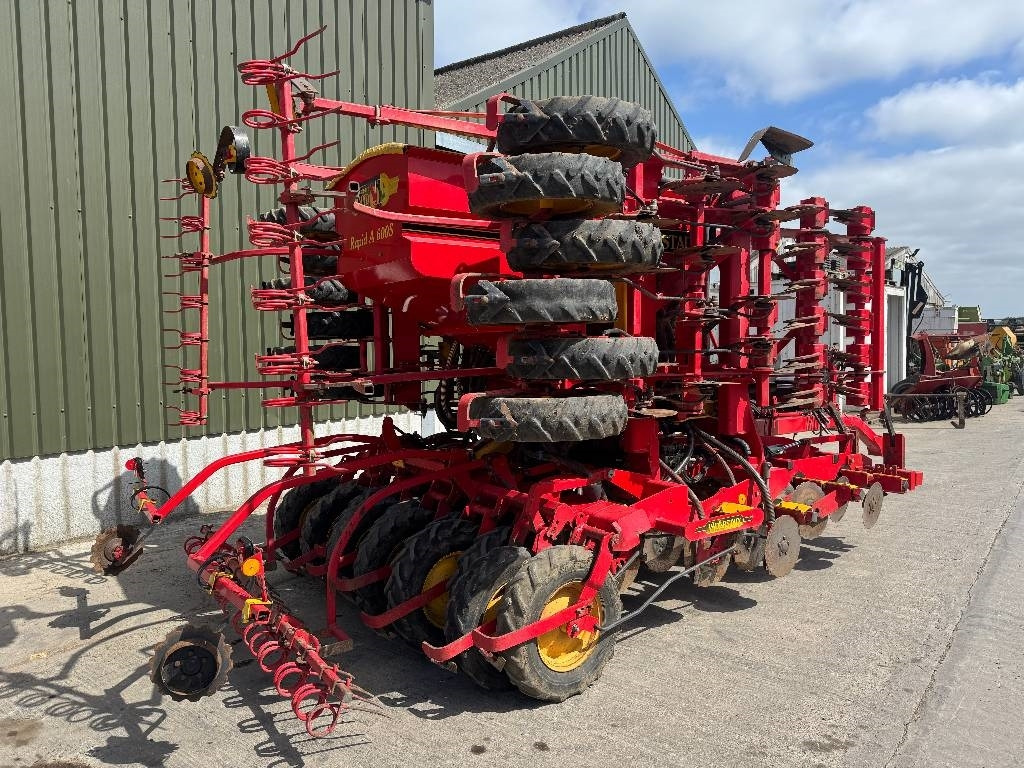 Vaderstad Rapid A600s **Wet Weather Kit** - Szemenkénti vetőgép: 2 kép. Vaderstad Rapid A600s **Wet Weather Kit** - Szemenkénti vetőgép: 2 kép.