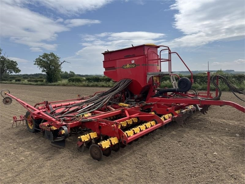Vaderstad Rapid A800s **Video Below** - Kombinált vetőgép: 1 kép. Vaderstad Rapid A800s **Video Below** - Kombinált vetőgép: 1 kép.
