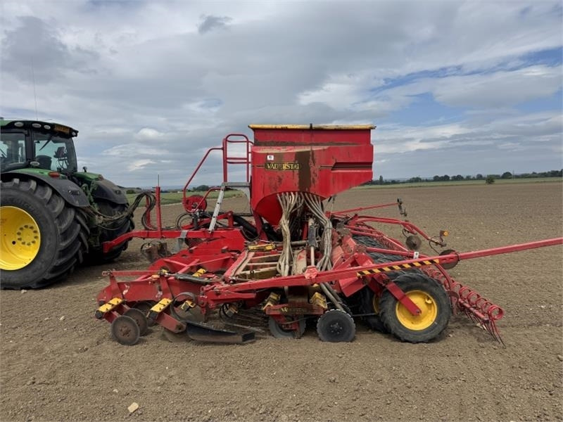 Vaderstad Rapid A800s **Video Below** - Kombinált vetőgép: 5 kép. Vaderstad Rapid A800s **Video Below** - Kombinált vetőgép: 5 kép.