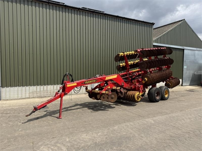 Vaderstad Vaderstad Carrier 820 Cultivator - Talajmaró: 1 kép. Vaderstad Vaderstad Carrier 820 Cultivator - Talajmaró: 1 kép.