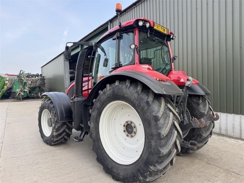 Valtra T194 Versu - Traktor: 2 kép. Valtra T194 Versu - Traktor: 2 kép.