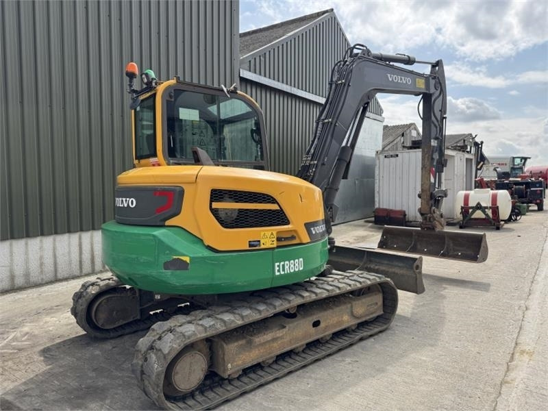 Volvo ECR88D Tracked Digger - Csuklós dömper: 2 kép. Volvo ECR88D Tracked Digger - Csuklós dömper: 2 kép.