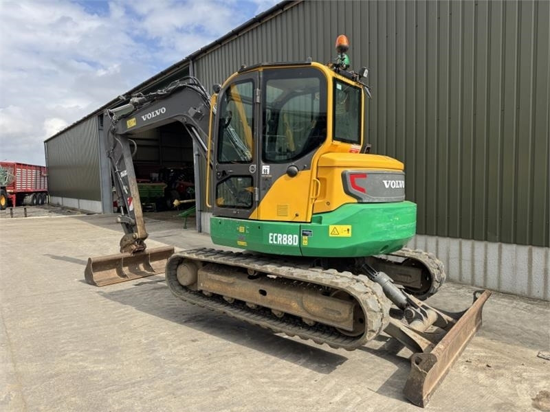 Volvo ECR88D Tracked Digger - Csuklós dömper: 4 kép. Volvo ECR88D Tracked Digger - Csuklós dömper: 4 kép.
