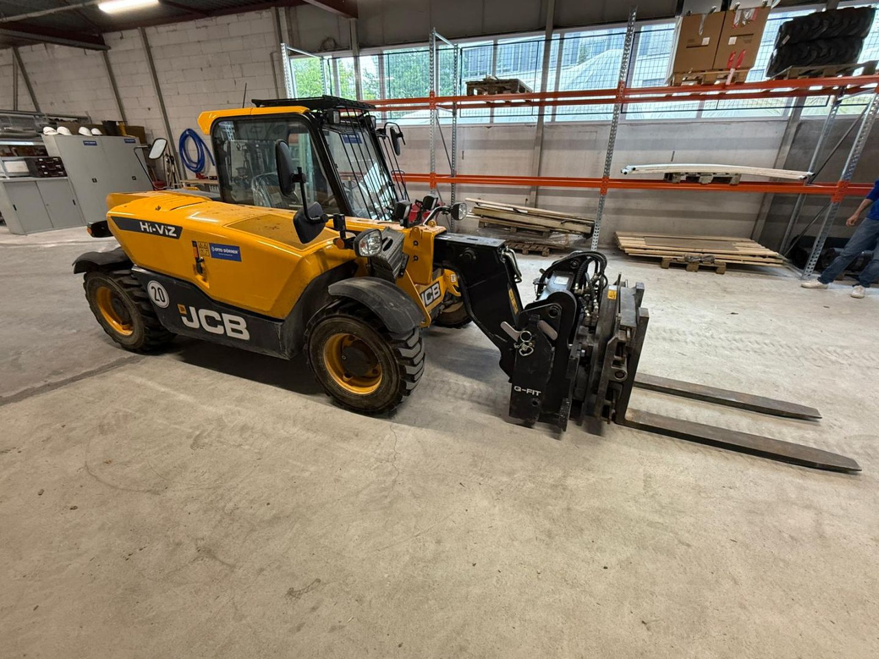 JCB 525-60T5 Hi-Viz - Teleszkópos homlokrakodó: 2 kép. JCB 525-60T5 Hi-Viz - Teleszkópos homlokrakodó: 2 kép.