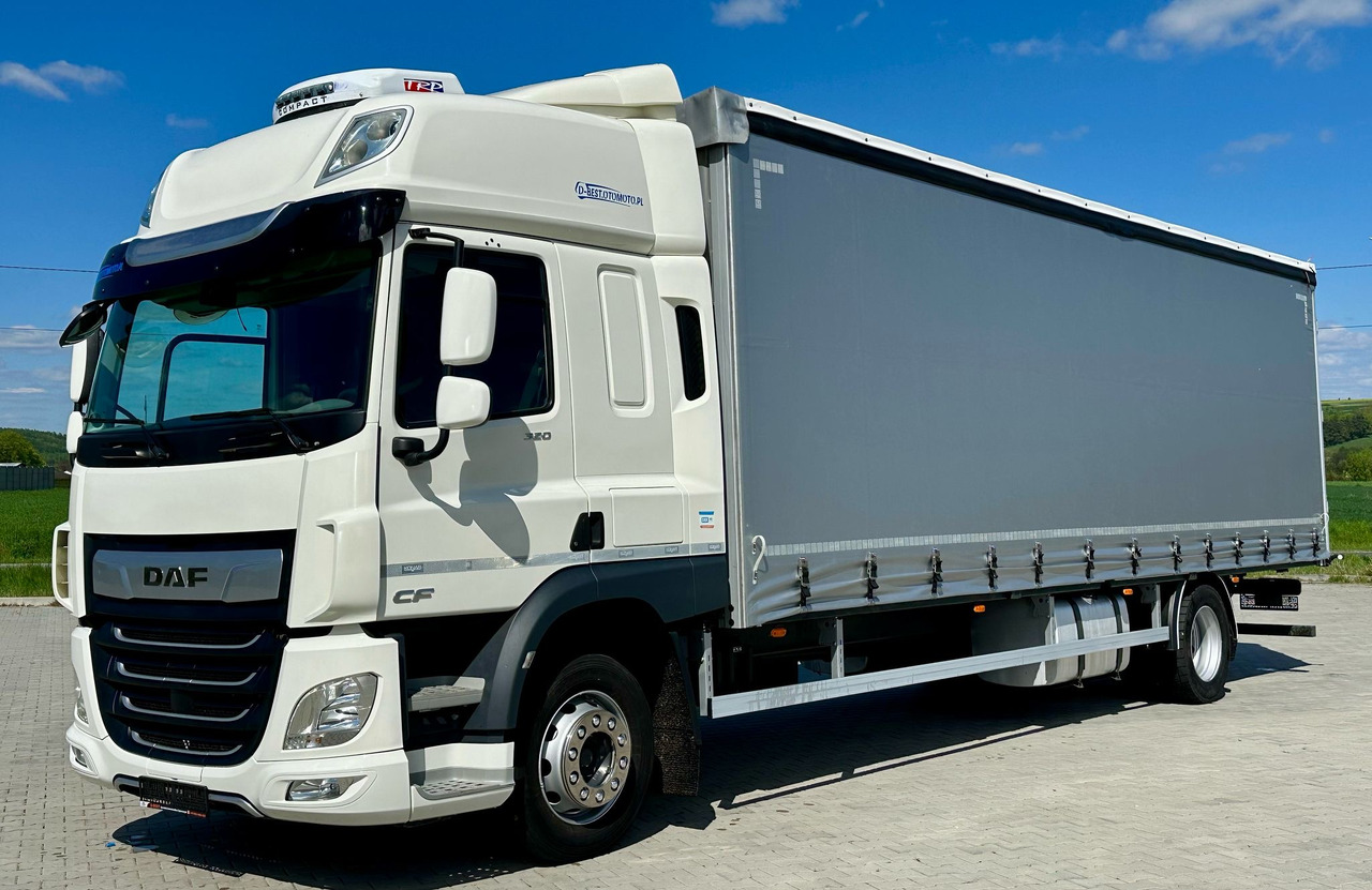 DAF CF 320 / FIRANKA / 21 EUROPALET / SYPIALKA / AUTOMAT / KLIMA POSTOJOWA / 2021 ROK TO - Ponyvás teherautó: 2 kép. DAF CF 320 / FIRANKA / 21 EUROPALET / SYPIALKA / AUTOMAT / KLIMA POSTOJOWA / 2021 ROK TO - Ponyvás teherautó: 2 kép.