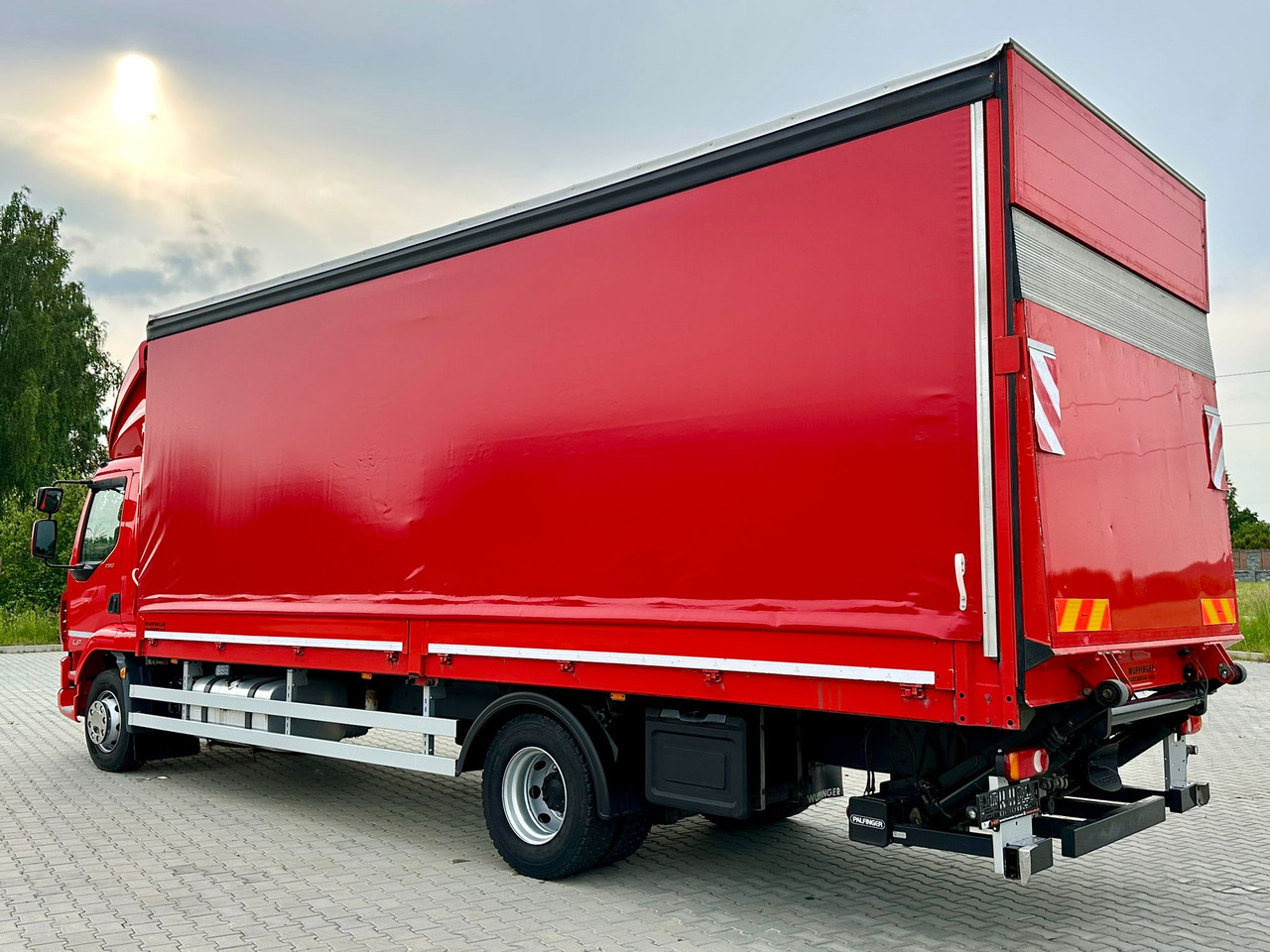 DAF LF 290 / BURTO - FIRANKA / 18 PALET / WINDA / 16 T DMC / SYPIALKA / 2020 ROK / SPROWADZONY - Ponyvás teherautó: 3 kép. DAF LF 290 / BURTO - FIRANKA / 18 PALET / WINDA / 16 T DMC / SYPIALKA / 2020 ROK / SPROWADZONY - Ponyvás teherautó: 3 kép.