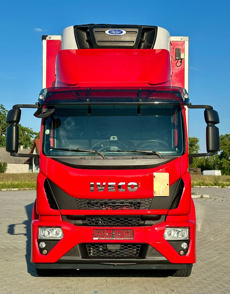 IVECO EUROCARGO 180-320 / CHŁODNIA / WINDA / 21 PALET / 8.5 M DŁUGOŚCI / CARRIER / SYPIALKA / EURO 6 - Hűtős teherautó: 3 kép. IVECO EUROCARGO 180-320 / CHŁODNIA / WINDA / 21 PALET / 8.5 M DŁUGOŚCI / CARRIER / SYPIALKA / EURO 6 - Hűtős teherautó: 3 kép.