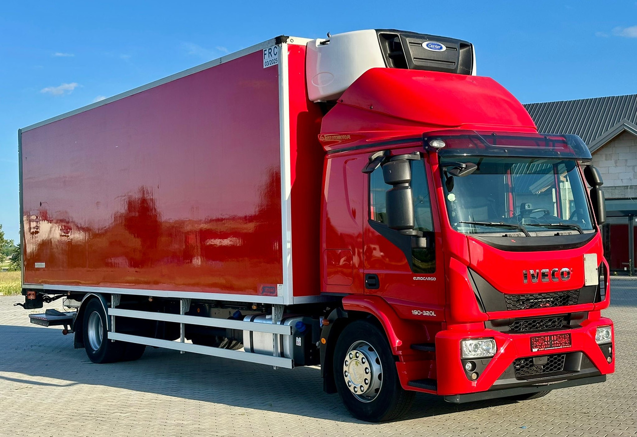 IVECO EUROCARGO 180-320 / CHŁODNIA / WINDA / 21 PALET / 8.5 M DŁUGOŚCI / CARRIER / SYPIALKA / EURO 6 - Hűtős teherautó: 2 kép. IVECO EUROCARGO 180-320 / CHŁODNIA / WINDA / 21 PALET / 8.5 M DŁUGOŚCI / CARRIER / SYPIALKA / EURO 6 - Hűtős teherautó: 2 kép.