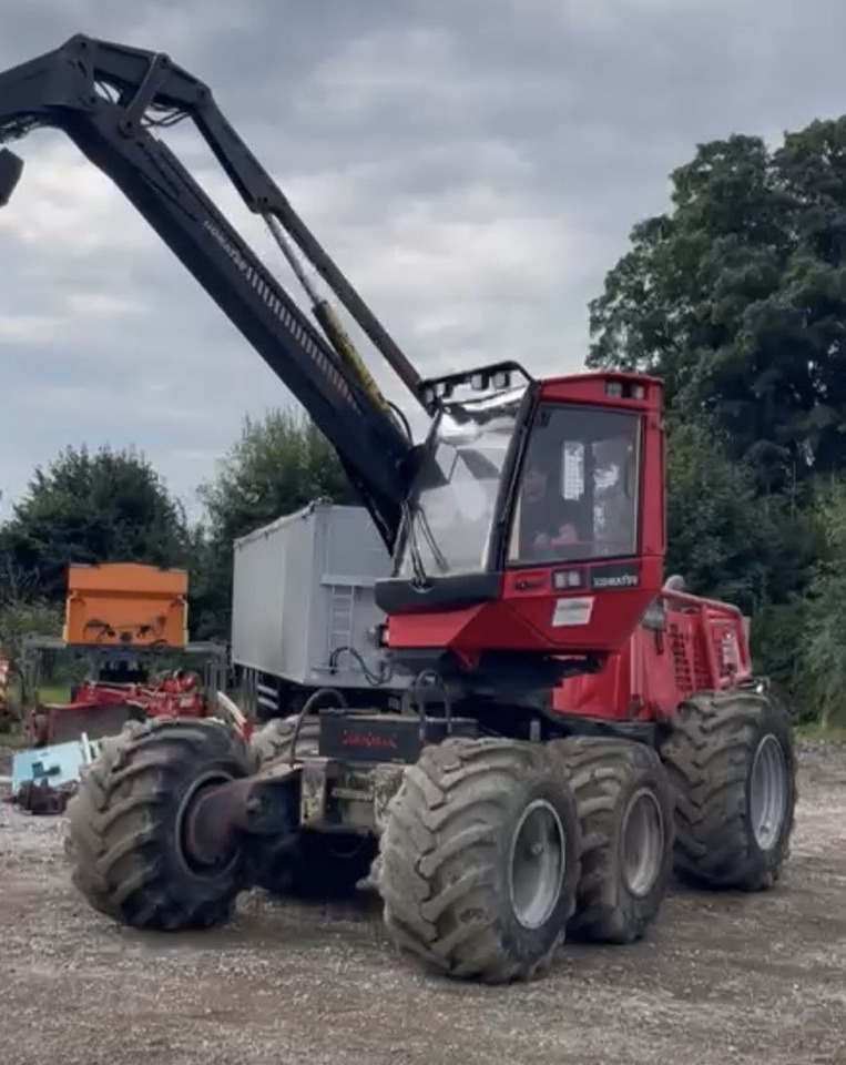 KOMATSU 911.5 / GŁOWICA C93 / CIĄGNIK LEŚNY / SERWISOWANY - Fakitermelő gép: 2 kép. KOMATSU 911.5 / GŁOWICA C93 / CIĄGNIK LEŚNY / SERWISOWANY - Fakitermelő gép: 2 kép.