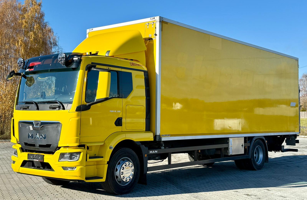 MAN 18.320 / IZOTERMA / GRZANA / WINDA / 20 EUROPALET / AUTOMAT / 170 TYŚ KM / 2021 R / SYPIALKA / CAŁY NA PODUSZKACH / SPROWADZONY / JAK NOWY - Hőszigetelt teherautó: 2 kép. MAN 18.320 / IZOTERMA / GRZANA / WINDA / 20 EUROPALET / AUTOMAT / 170 TYŚ KM / 2021 R / SYPIALKA / CAŁY NA PODUSZKACH / SPROWADZONY / JAK NOWY - Hőszigetelt teherautó: 2 kép.