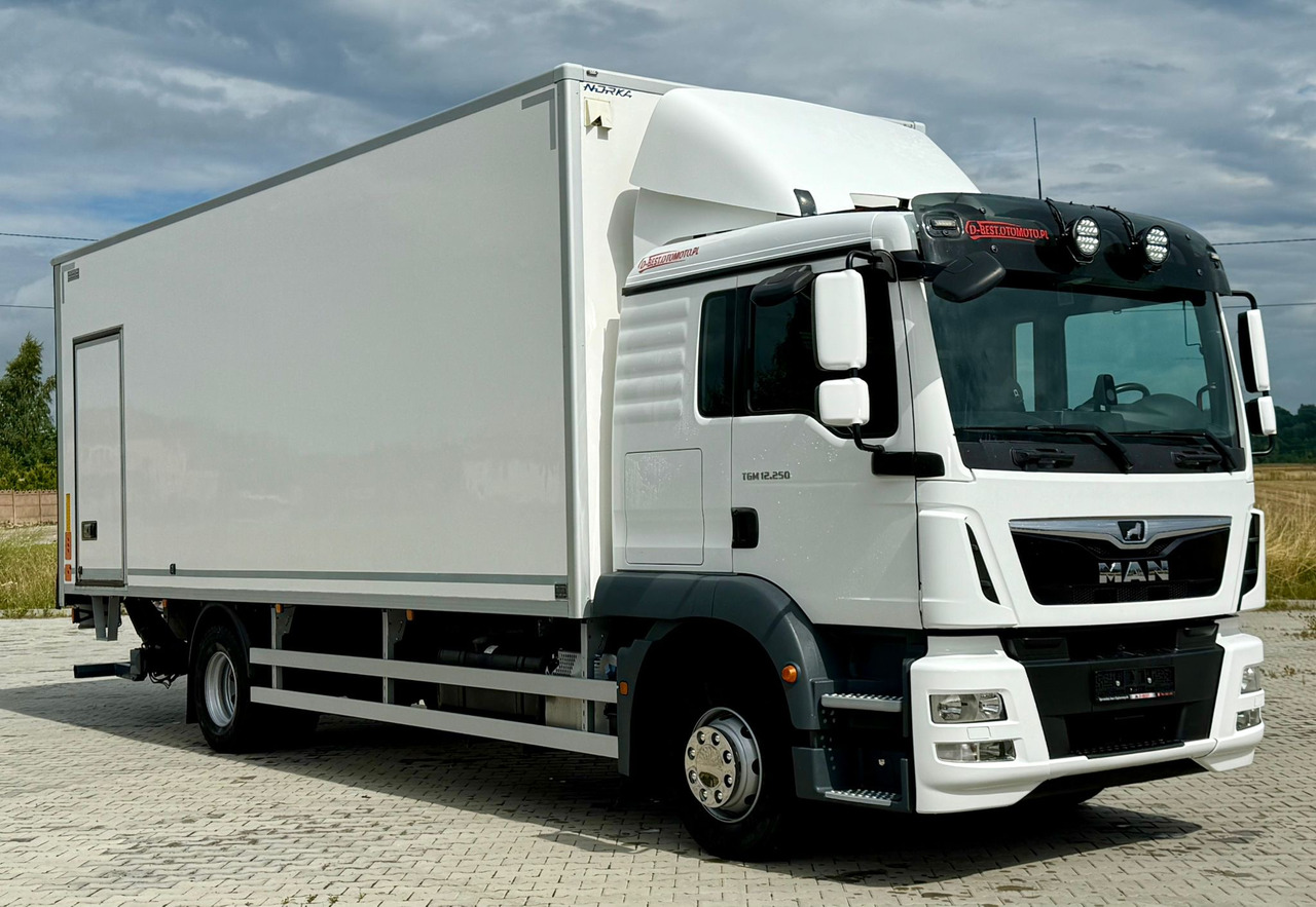 MAN TGM 12.250 / TGL / IZOTERMA / WINDA / 18 EUROPALET / SYPIALKA / 2018 - Hőszigetelt teherautó: 1 kép. MAN TGM 12.250 / TGL / IZOTERMA / WINDA / 18 EUROPALET / SYPIALKA / 2018 - Hőszigetelt teherautó: 1 kép.