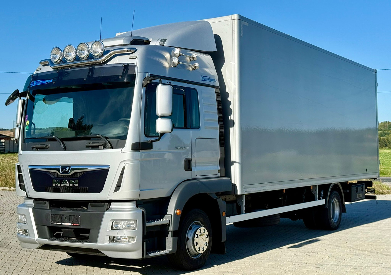 MAN TGM 15.290 / KONTENER / IZOTERMA / AUTOMAT / 7.5 M DŁUGOŚCI / 18 PALET / SYPIALKA / EURO 6 / 2020 ROK / 480 TYS KM / SPROWADZONY - Hőszigetelt teherautó: 2 kép. MAN TGM 15.290 / KONTENER / IZOTERMA / AUTOMAT / 7.5 M DŁUGOŚCI / 18 PALET / SYPIALKA / EURO 6 / 2020 ROK / 480 TYS KM / SPROWADZONY - Hőszigetelt teherautó: 2 kép.
