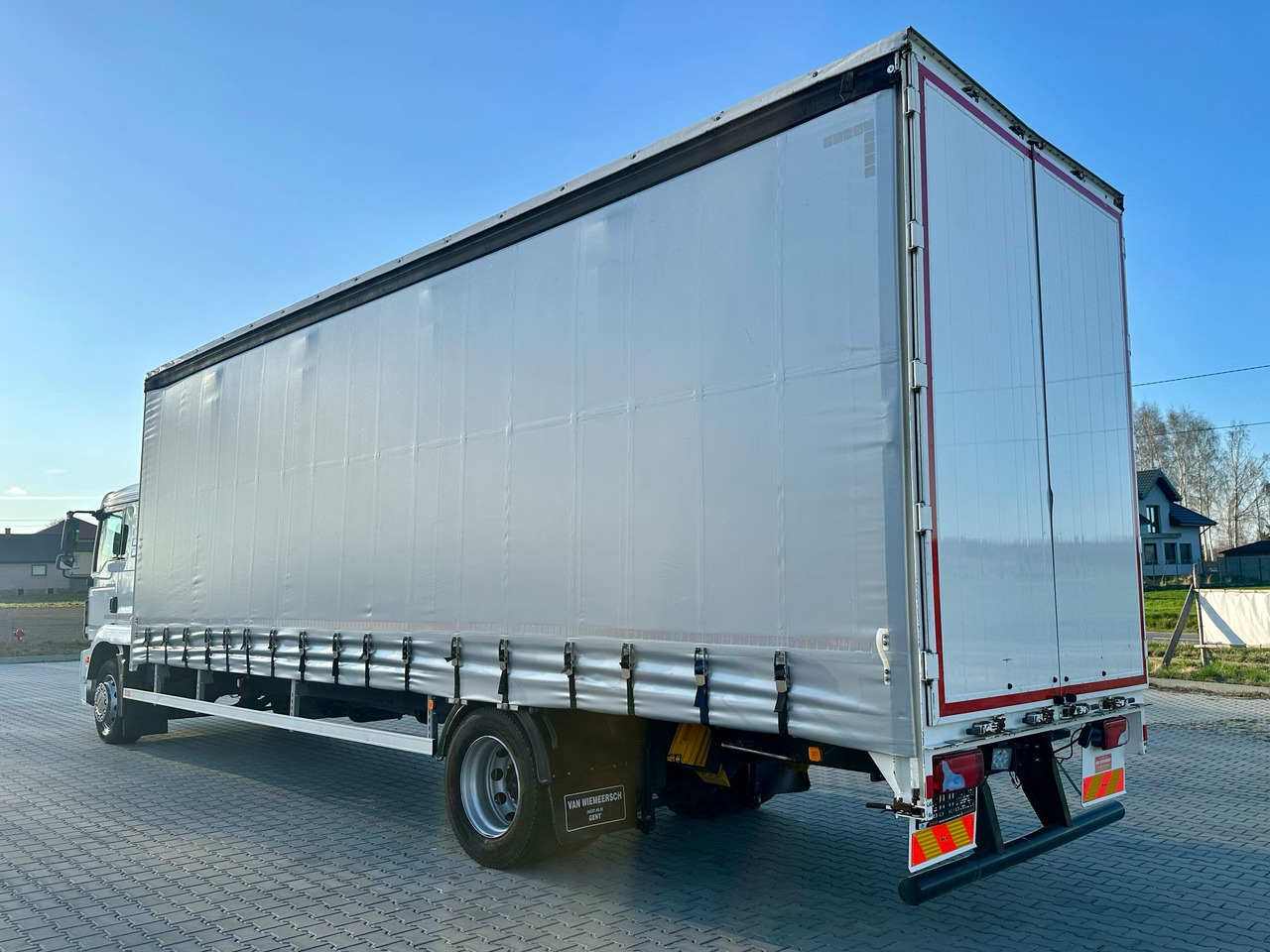 MAN TGM 18.290 / FIRANKA / WINDA / 22 EUROPALETY / AUTOMAT / SYPIALKA / 9 059 KG ŁADOWNOŚCI / NISKI PRZEBIEG / ZSUWANY DACH / EURO 6 - Ponyvás teherautó: 3 kép. MAN TGM 18.290 / FIRANKA / WINDA / 22 EUROPALETY / AUTOMAT / SYPIALKA / 9 059 KG ŁADOWNOŚCI / NISKI PRZEBIEG / ZSUWANY DACH / EURO 6 - Ponyvás teherautó: 3 kép.